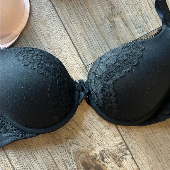 Victoria’s Secret - Lace Trim Bra Set - Black, Red, White, Pink - 34B - Picture 2 of 4